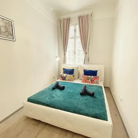 Y Station Private * Βουδαπέστη