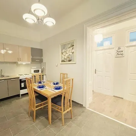 Y Station Private * Βουδαπέστη